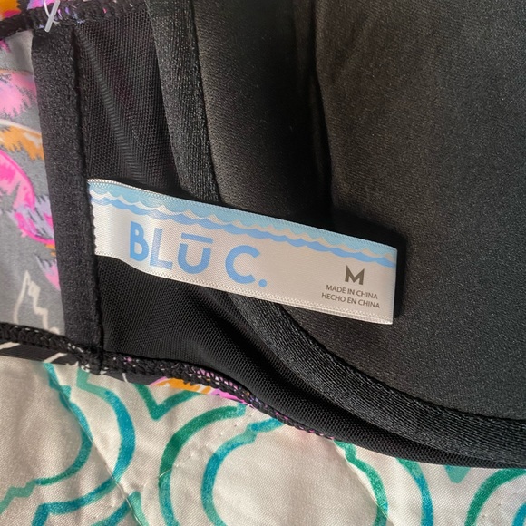 Adorable NWT bikini top size medium - Picture 3 of 7